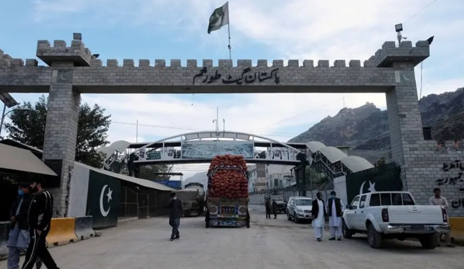 Torkham Border Reopens for Afghan Refugee Repatria