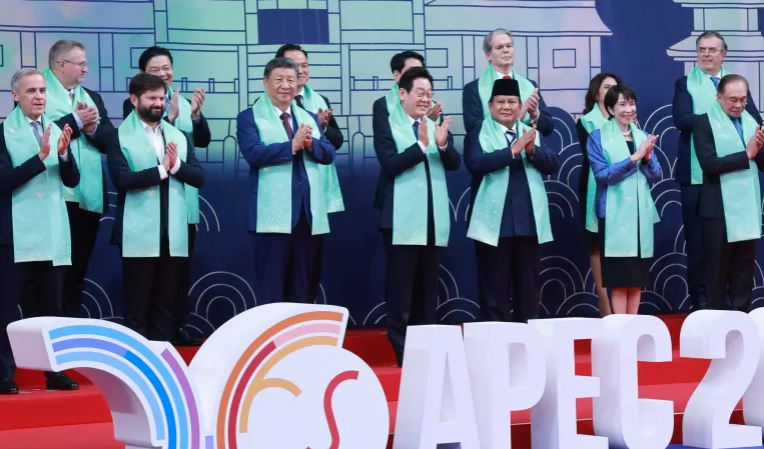 APEC Leaders Pledge Inclusive Trade as US-China Ea