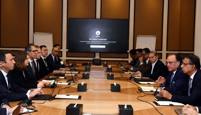 Pakistan Begins Key IMF Talks on $7bn Review