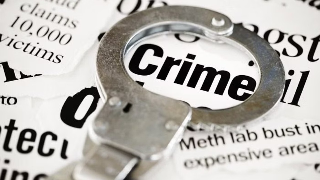 Entire Family in Crime: Notorious Woman Running Multi-District Drug Ring Apprehended in Gulistan-e-Jauhar