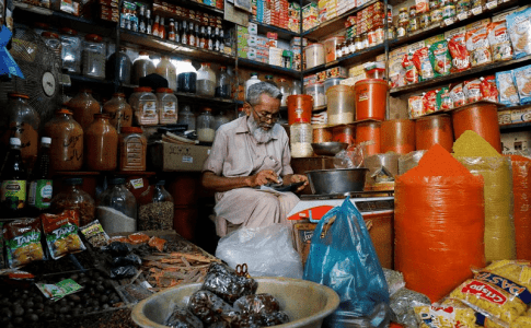 Pakistan's Inflation Drops to 4.9% in November 202