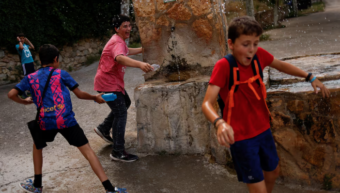 Spain to Ban Social Media for Under-16s, Hold Executives Responsible for Hate Speech