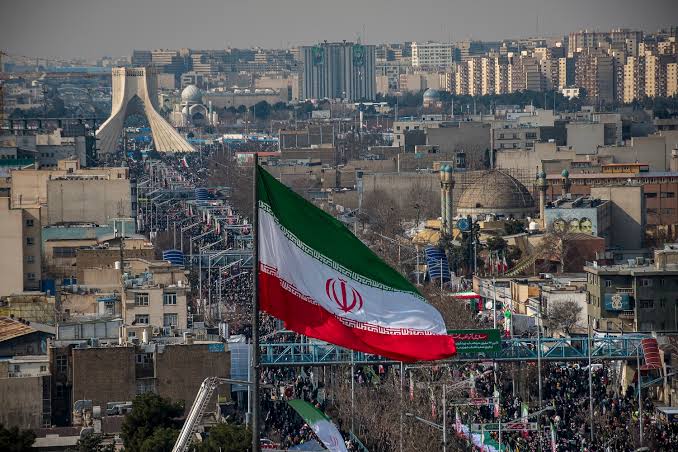 Iran Issues 'Serious Warning' Over Strait of Hormuz Navigation After Trump Boasts of 'Knocking Hell Out of Tehran'