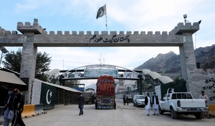 Pakistan Resumes Humanitarian Aid Transit to Afgha