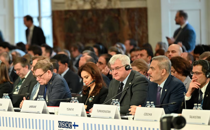 Putin Calls Ukraine Peace Talks “Useful” but M