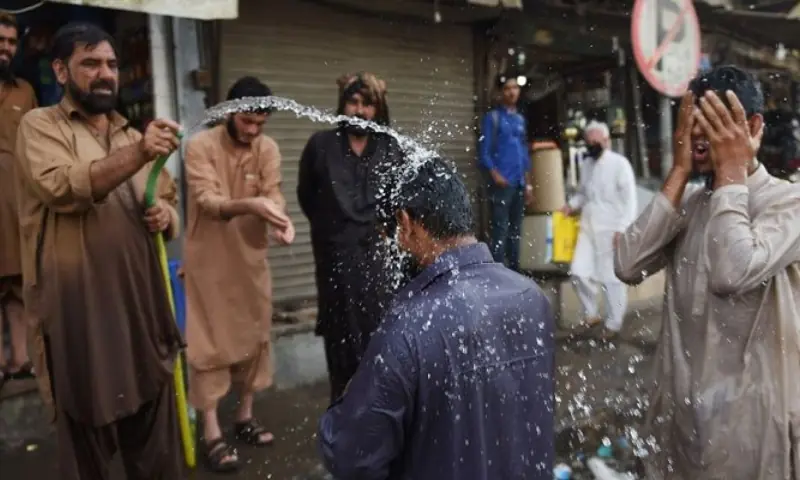 Hot Weather to Continue in Karachi, but Temperatur