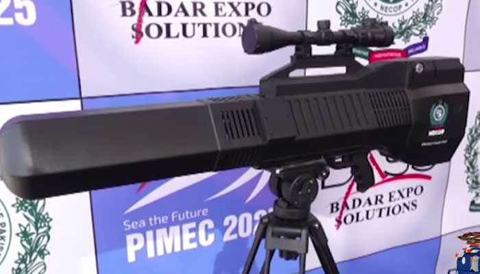 Pakistan showcases “Safra” drone-jamming gun t