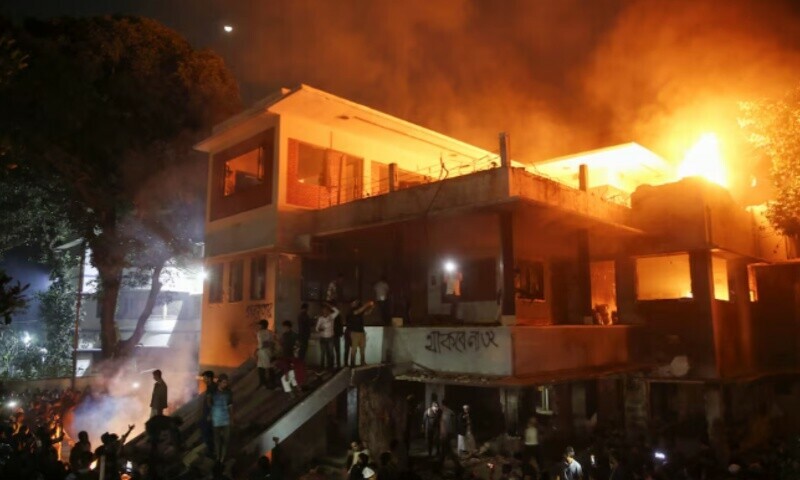 Protesters Torch Bangladesh Founder’s Home Amid 