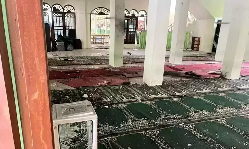 Explosion at Jakarta Mosque During Friday Prayers 