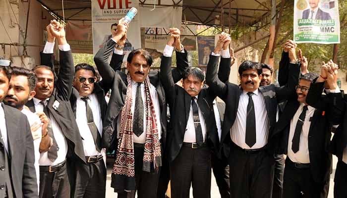 Sindh Govt Transfers SSP Hyderabad, Lawyers End Pr