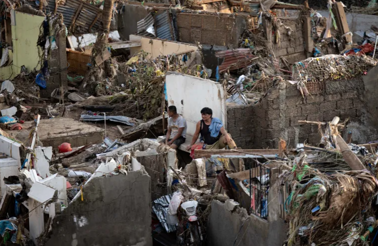 Typhoon Kalmaegi Kills Hundreds in Southeast Asia; Fung-wong Threatens Philippines