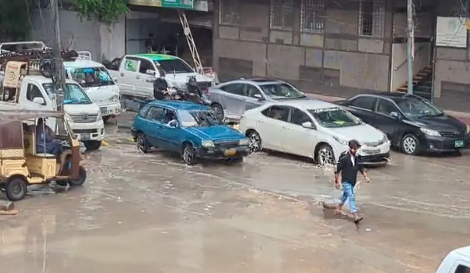 Heavy Rains Lash Karachi, 2 Teens Electrocuted Ami
