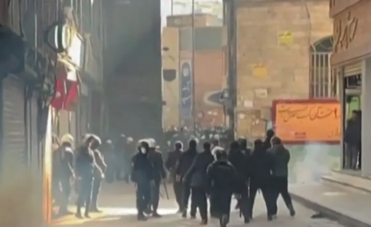 Iranian Army Vows to Protect Strategic Assets Amid Escalating Protests