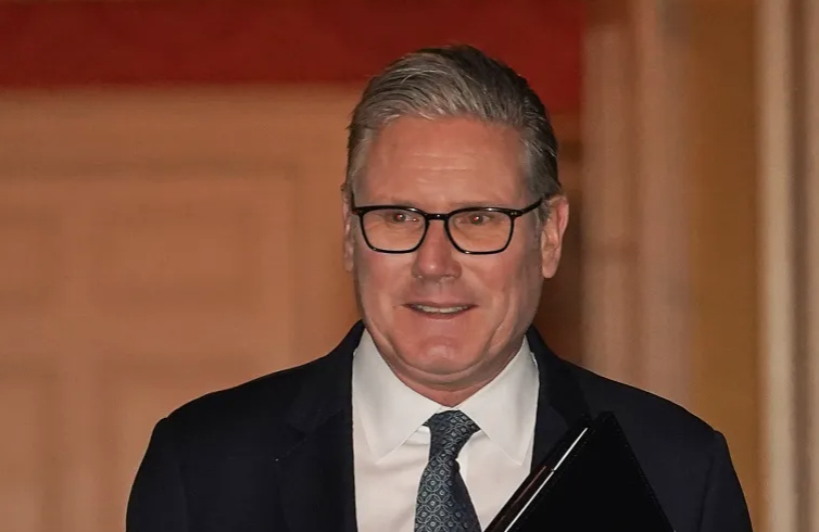 Starmer Survives Internal Challenge Amid Epstein-Mandelson Fallout