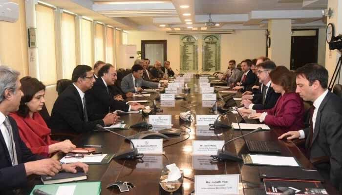 Pakistan, IMF Discuss Tax Shortfall Amid Crucial L