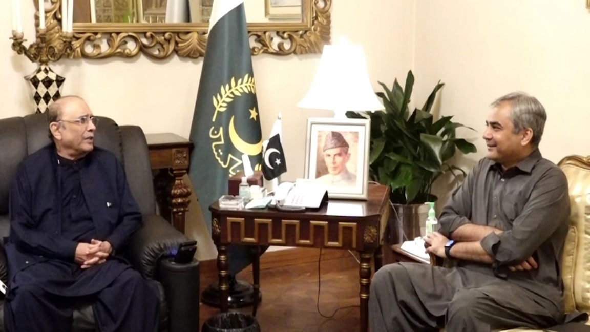Govt Rejects Rumors of Zardari’s Resignation, Ar