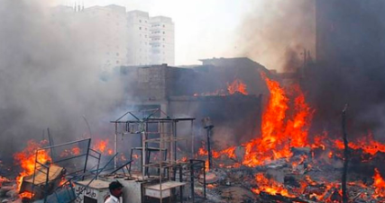Huge Fire destroys many shops at Karachi Furniture Market