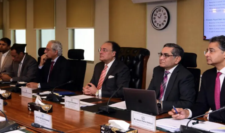 Aurangzeb Calls for Stronger Capital Markets to Re