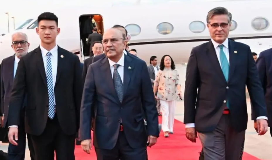 President Zardari Arrives in Chengdu to Begin 10-D