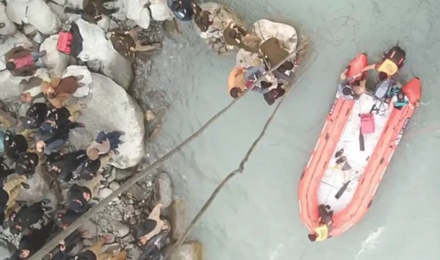 Deadly Coaster Crash in Gilgit-Baltistan Claims 18