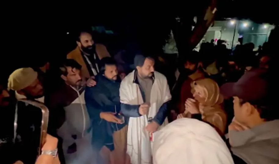 Imran Khan’s Sisters, PTI Workers Stage Sit-In O