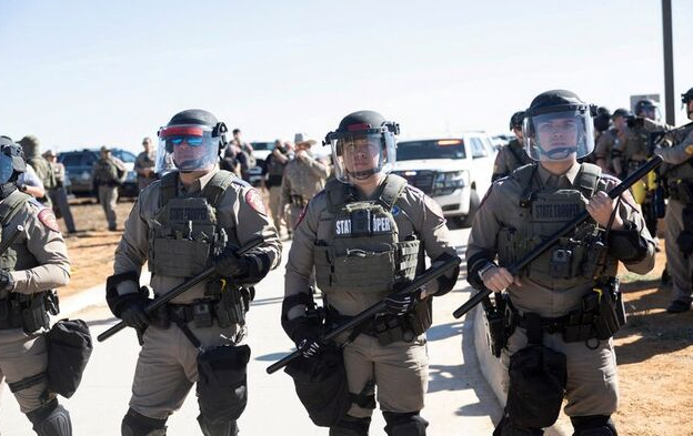 US Judges Rebuke Trump Immigration Policy in 4,400