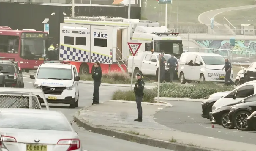 Australia Mass Shooting at Bondi Beach Leaves 16 D