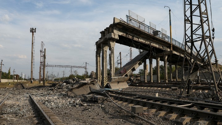 Russian Forces Advance Towards Pokrovsk, Threatening Ukraine's Vital Coking Coal Supply