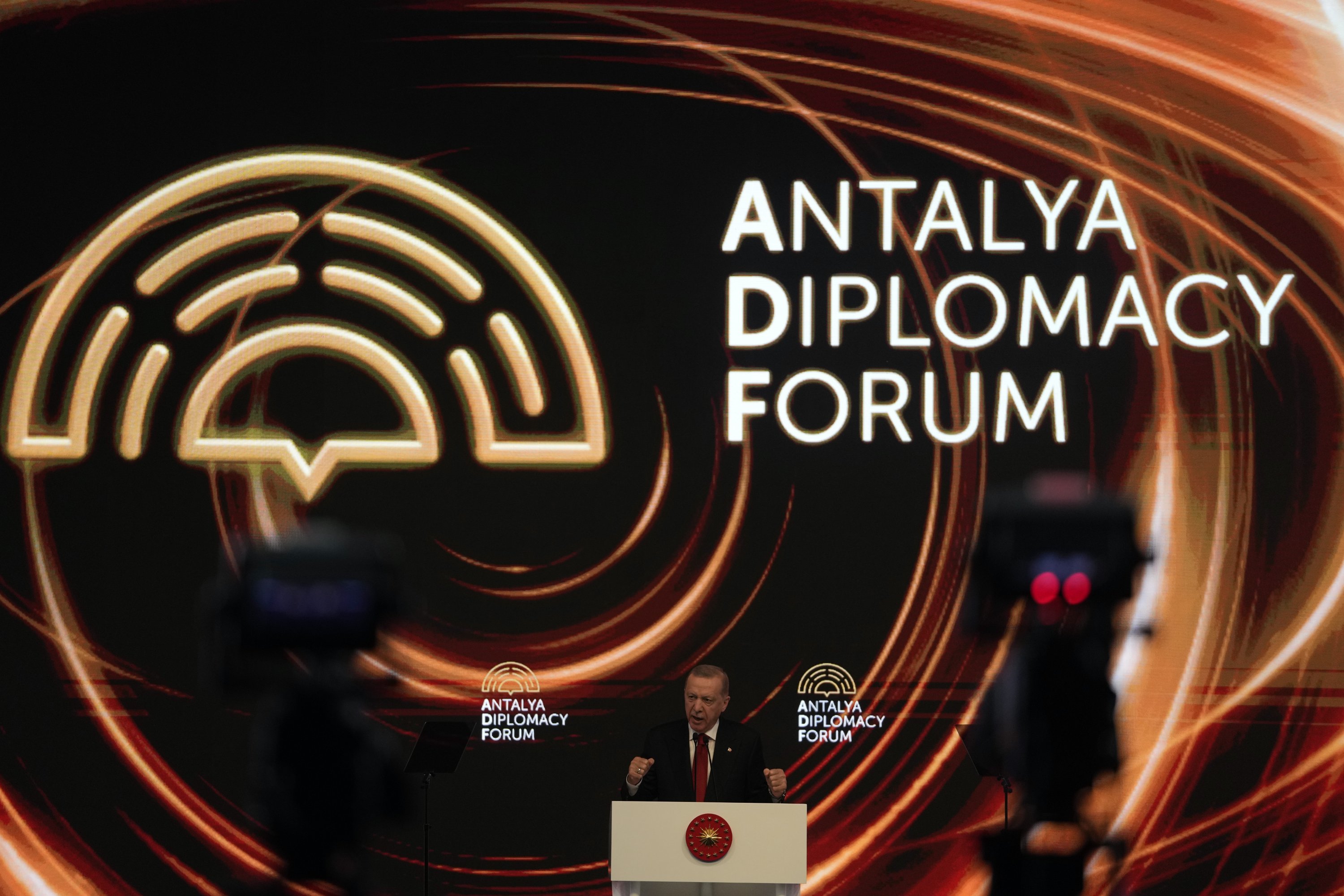 Antalya Diplomacy Forum: PM Shehbaz Meets Erdogan 
