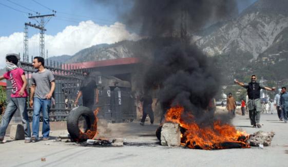 Azad Kashmir Protests Escalate into Violence: Rangers' Vehicles Burned, Policeman Martyred