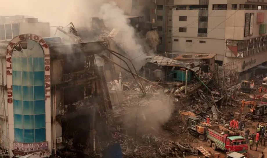 Gul Plaza Fire Death Toll Rises to 21; Dozens Missing as Sindh CM Announces Rs10m Compensation