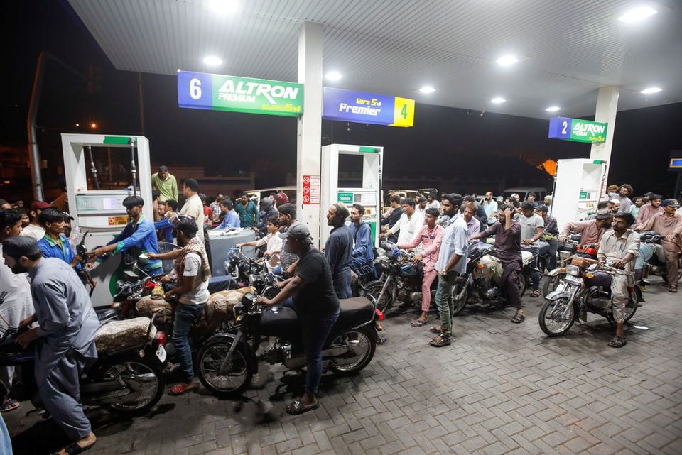 Petroleum Dealers Oppose Deregulation, Warn of Smu