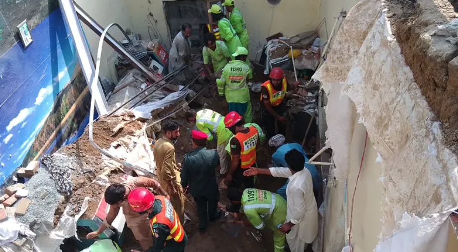Seven, Including Five Children, Die in Hafizabad Roof Collapse
