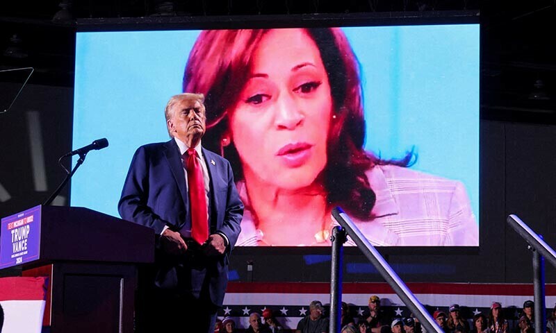 US Election Race Tightens as Trump Targets Latino 