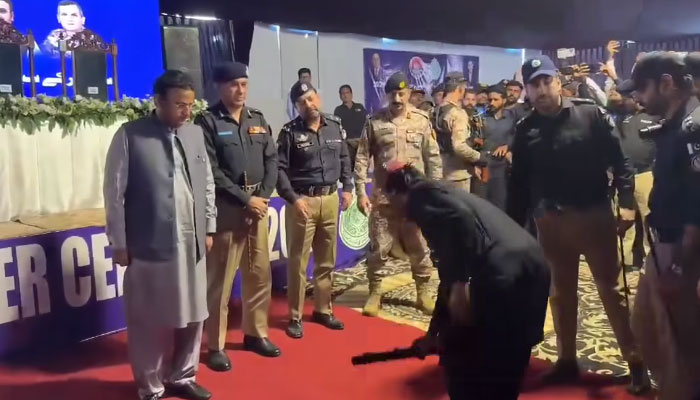 72 Bandits Lay Down Arms in Sindh Under Surrender 