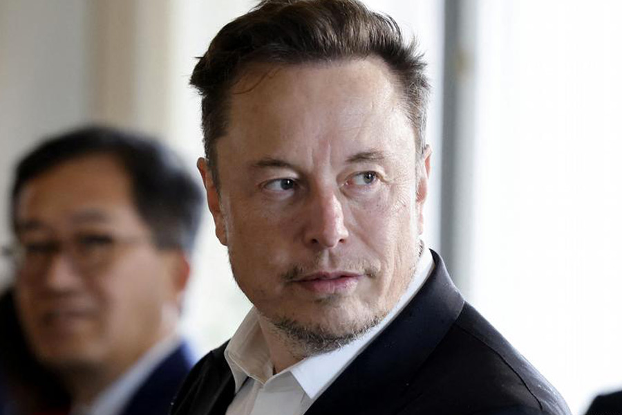 Elon Musk’s AI Chatbot Grok Expands in U.S. Fede