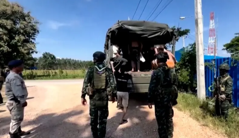Nearly 700 Foreigners, Including Pakistanis, Flee 