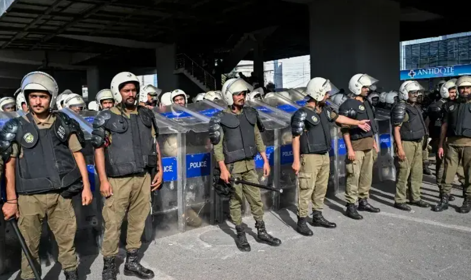 Two Policemen Martyred in Suicide Blast at Bhakkar