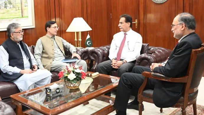 PTI-Government Talks Heat Up as Efforts to Free Imran Khan Intensify