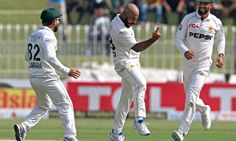 Pakistan Fight Back After England’s Jamie Smith 