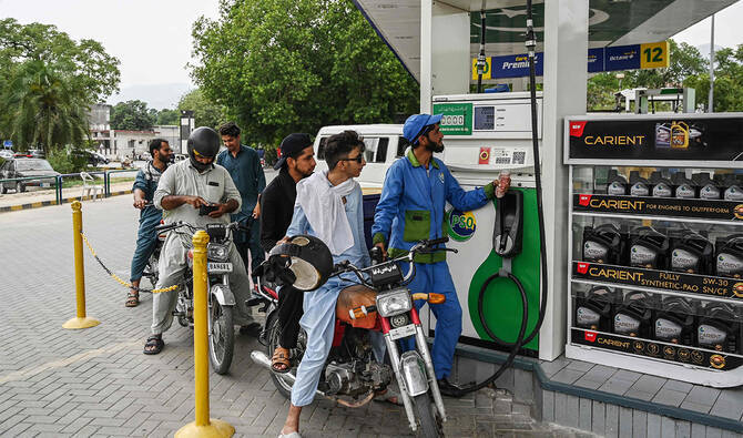 Crude Tumbles Below $100: Global Oil Prices Plumme