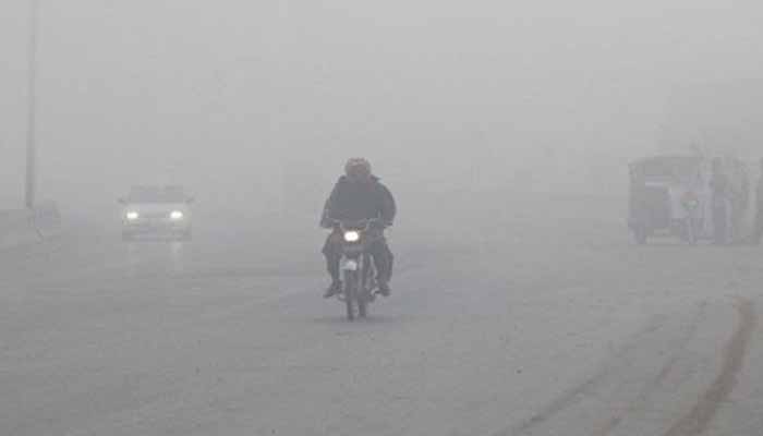 Heavy Fog Disrupts Travel in Punjab and Upper Sindh