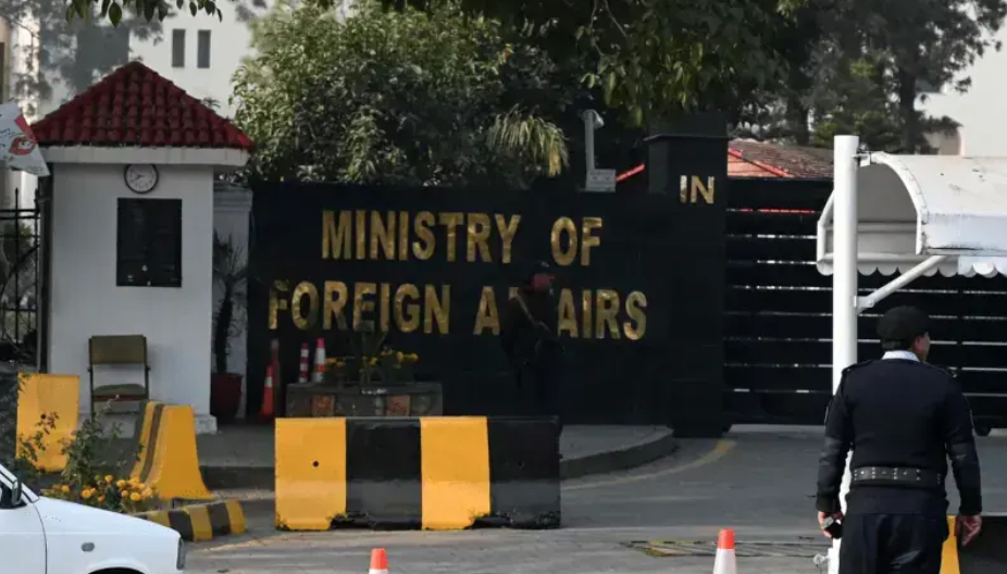 Pakistan Summons UK High Commissioner Over Threatening Statements at Bradford Protest