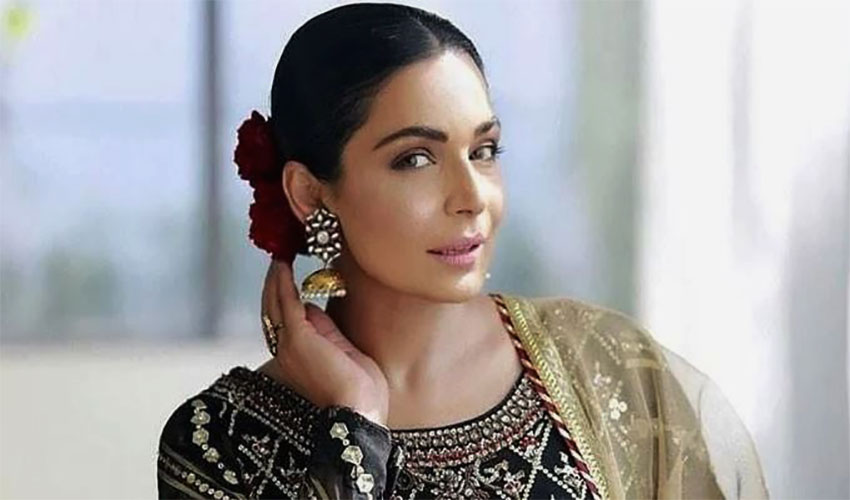 Actress Meera Calls on Government to Reduce Lipsti