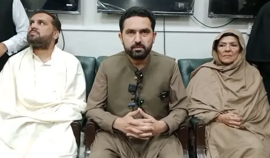 Aleema Khan Files Contempt Plea Over Denial of Meetings With Imran Khan