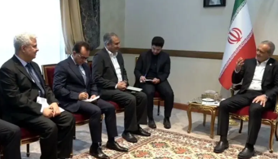 Pakistan, Iran Vow Joint Efforts for Regional Peac